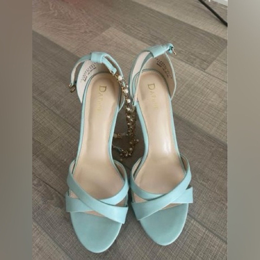 Green leather high heels with faux pearl chain